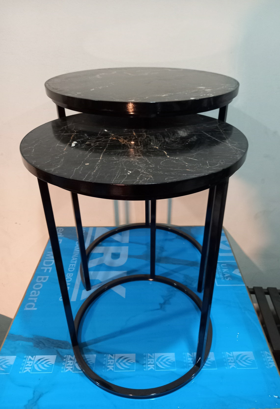 2 Pieces Round Table Set 18 and 16 top size