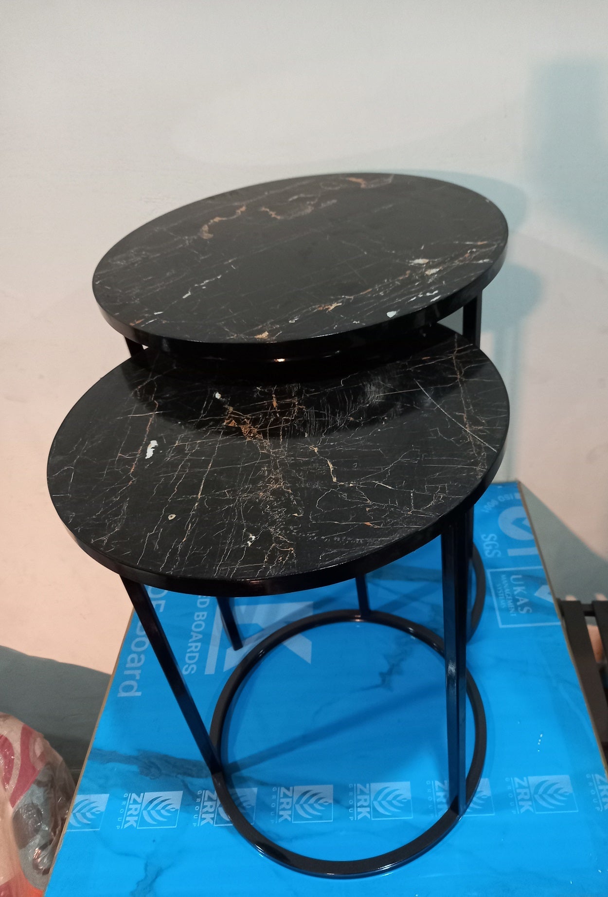 2 Pieces Round Table Set 18 and 16 top size