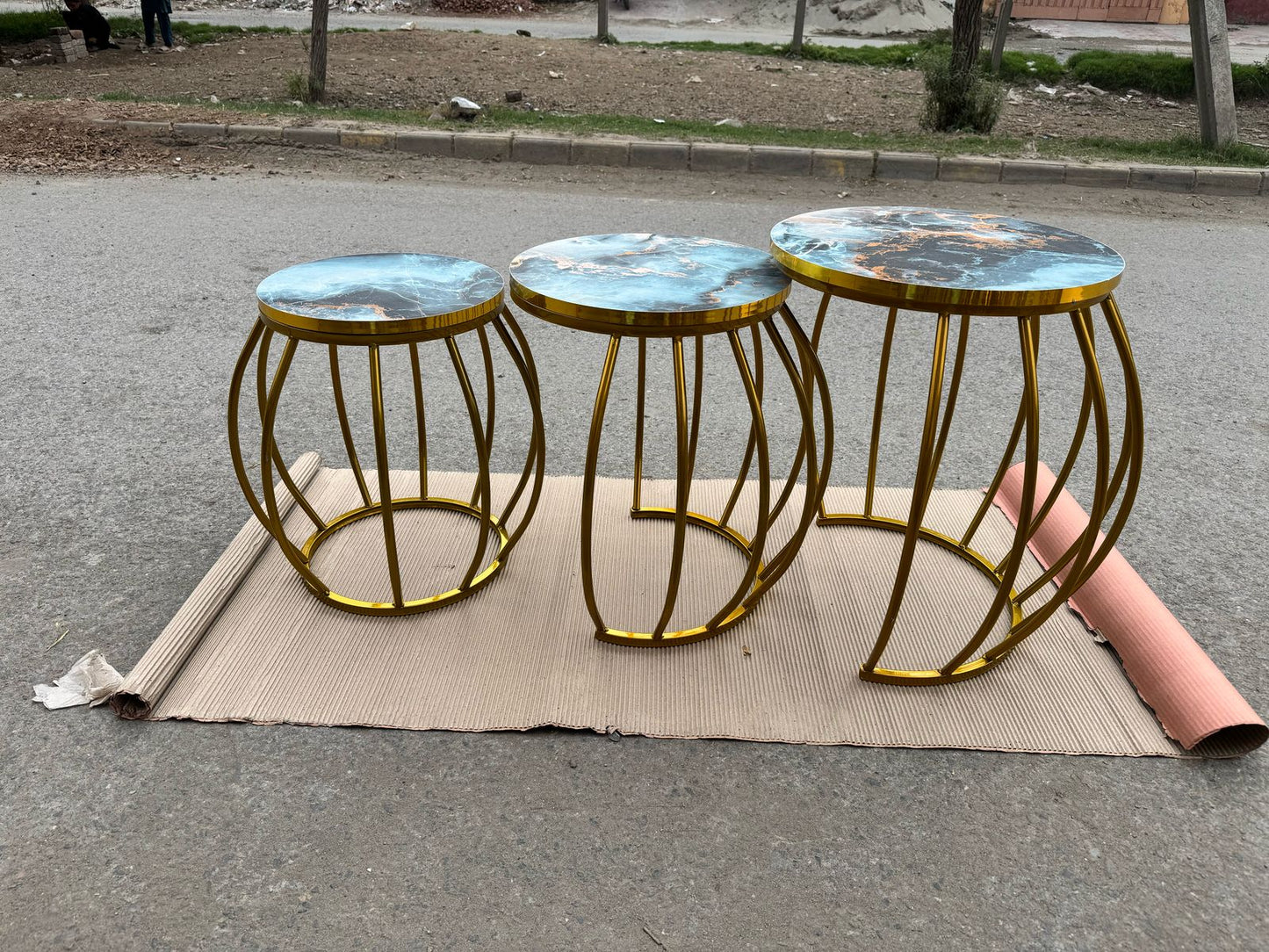 New elegant design 3 pc round nesting table set with wooden marble texture top and metal frame for living room