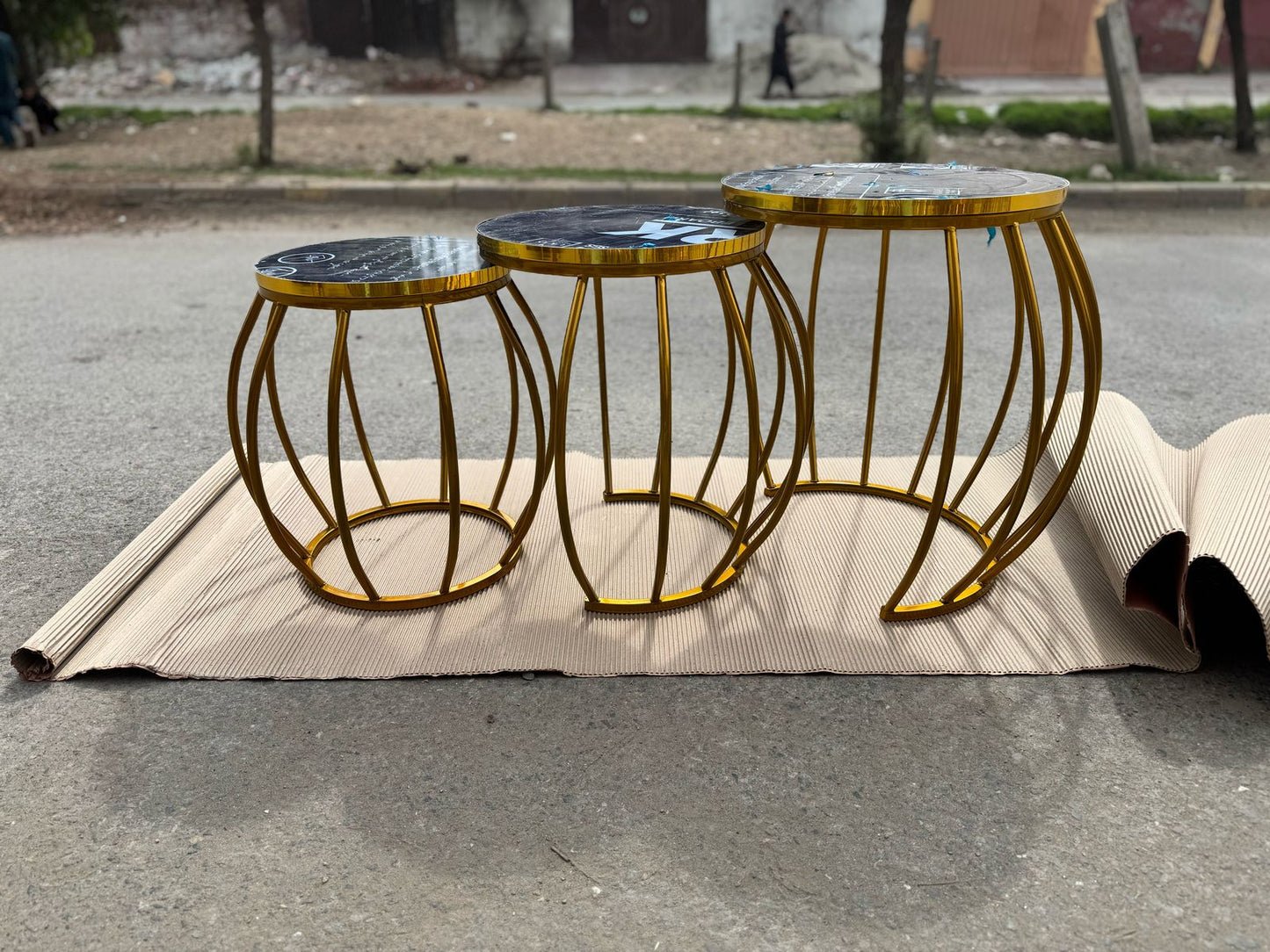 New elegant design 3 pc round nesting table set with wooden marble texture top and metal frame for living room
