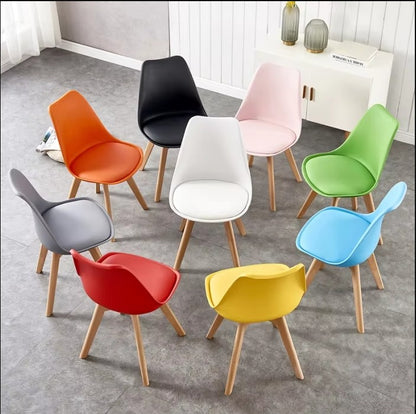 Modern Tulip Dining Chairs minimal design and soft cushioned seat it fits perfectly in dining areas, study corners, cafés, or modern living rooms
